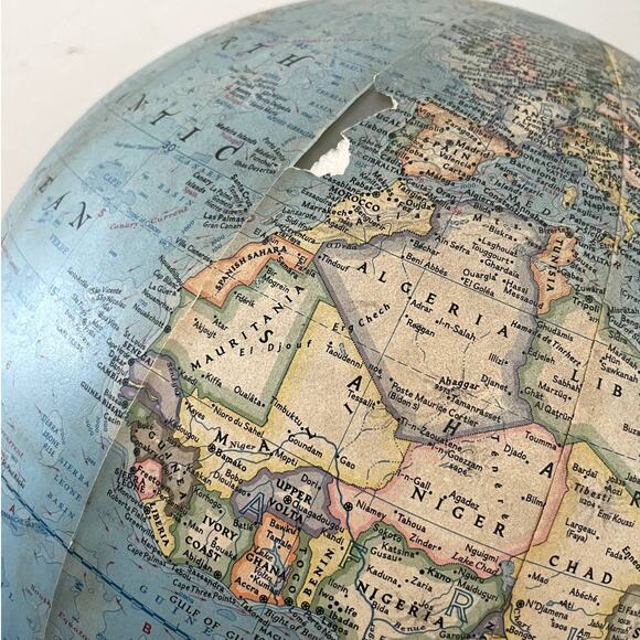 Vintage Globe 12" National Geographic Illuminated 1976 *damaged* - Picture 2 of 15